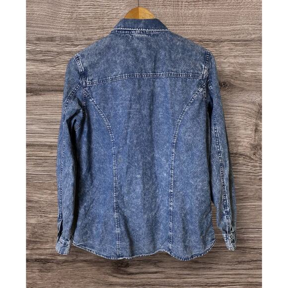 Levi’s Women’s Blue Acid Wash Chambray Long Sleeve Button Blouse Size Large - Picture 2 of 9